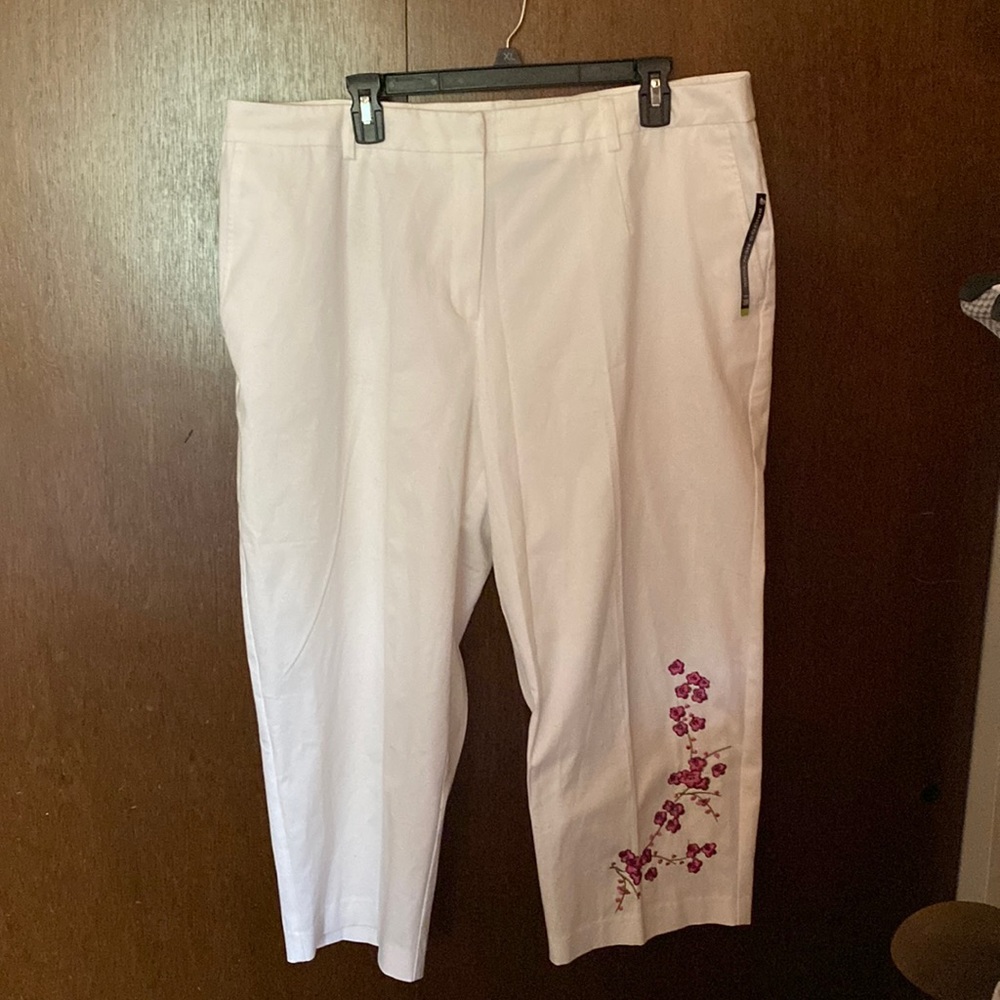 White embroidered floral capris-18W